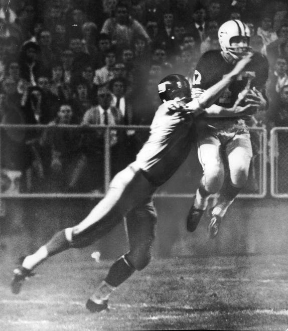 Packers cornerback Jesse Whittenton made his second interception against the New York Giants during the Bishops' charity game in Sept. 1963 at Green Bay.