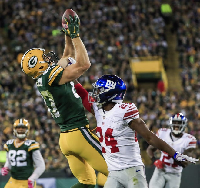 New York Giants cornerback Eli Apple (R) breaks up a pass intended for Green Bay Packers wide receiver Jordy Nelson (L) during the first half of the NFL American Football game between the New York Giants and the Green Bay Packers at Lambeau Field in Green Bay, Wis.
