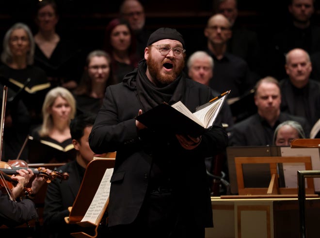 Countertenor Scott Bass sings Handel's "Messiah," performed by Milwaukee Symphony Chorus and Orchestra.
